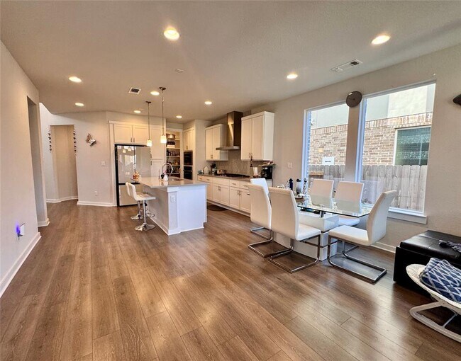 Building Photo - 2213 Nightjar Song Dr