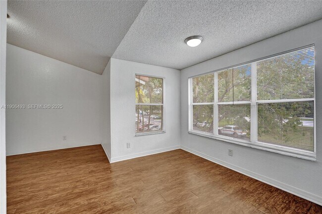 Building Photo - 417 Vista Isles Dr