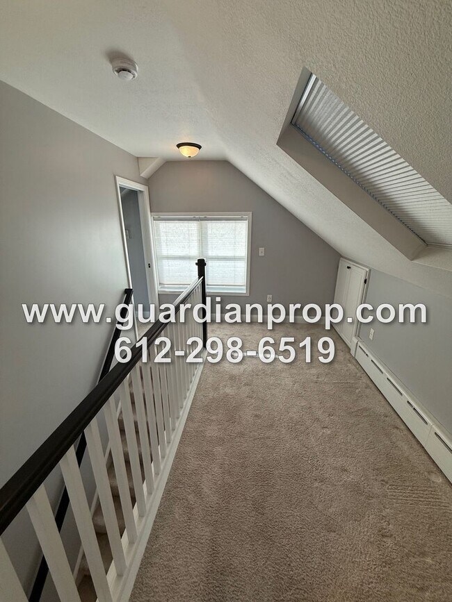 Building Photo - Fully Updated House Available Now, Office,...