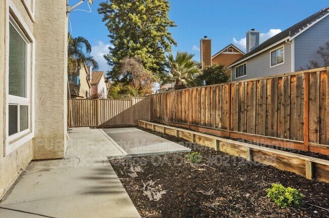 Building Photo - 1100 Twinbridge Ct