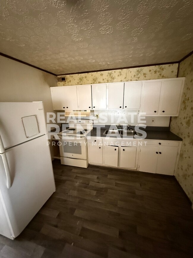 Building Photo - 303 Springdale Rd