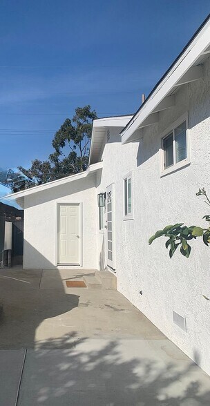 Building Photo - 256 W Lomita Blvd