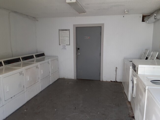 Building Photo - 5141 Shenandoah Ave