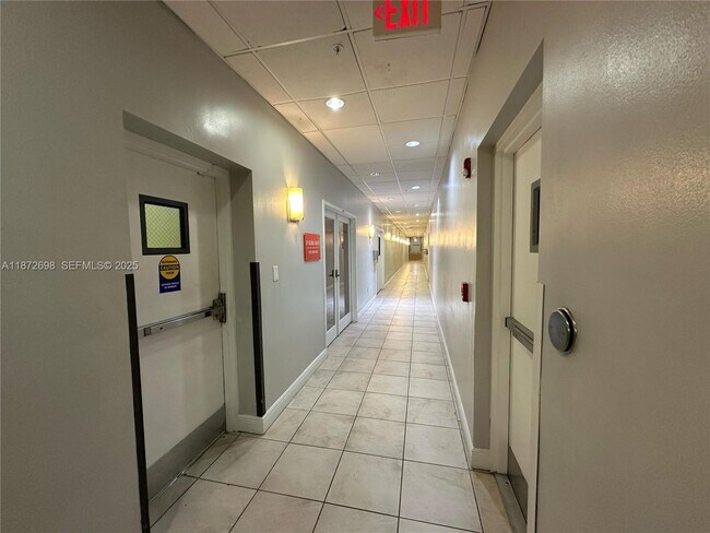 Building Photo - 2501 S Ocean Dr