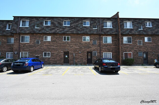 Building Photo - 9381 Bay Colony Dr
