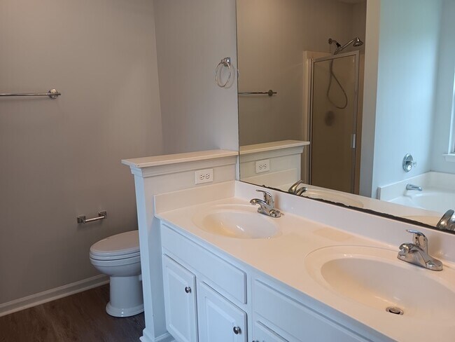 Building Photo - 2540 Governors Pointe Ct NE