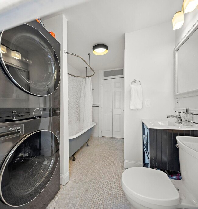 Building Photo - 284 6th St