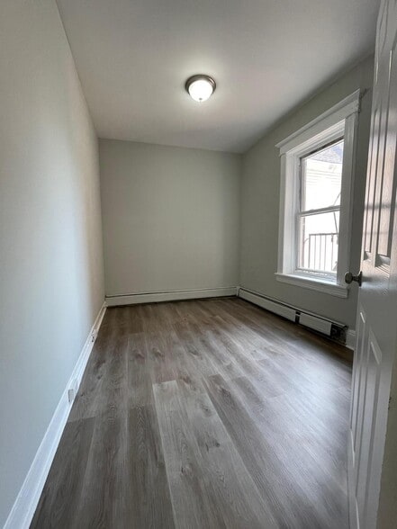 184 Garfield Ave 4 - 180 Garfield Ave