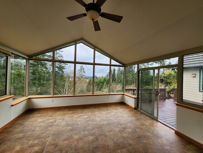 Building Photo - 3 bed 2.5 bath home on Bell Hill with grea...