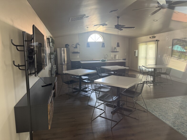 clubhouse to rent - 11011 N 92nd St
