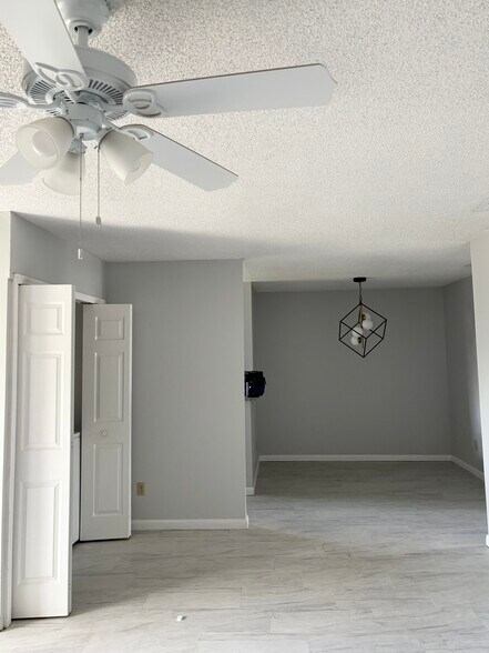 Building Photo - 115 Springwood Cir