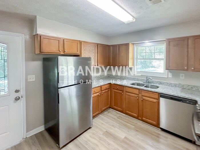 Building Photo - 6230 Cedar Wood Dr