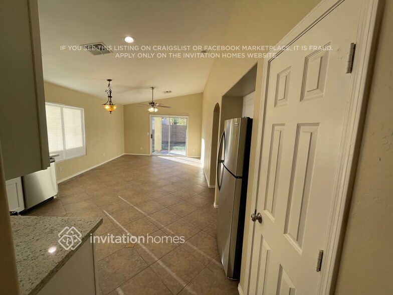 Building Photo - 22059 W Solano Dr