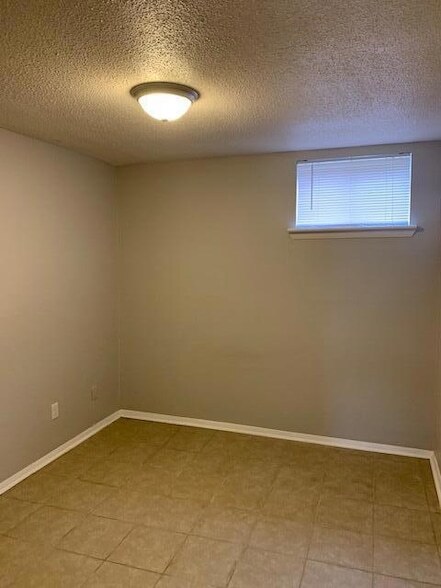 Building Photo - 210 Hendricks Blvd