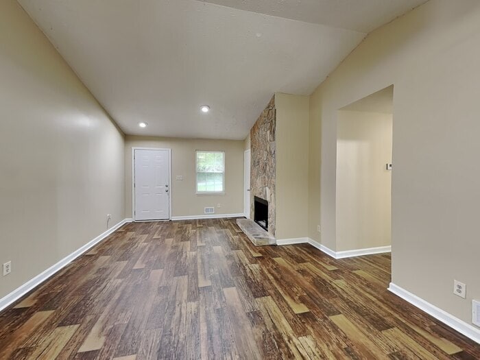 Building Photo - 2800 Alexandria Dr SW
