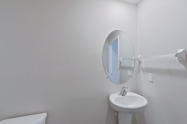 Building Photo - 8650 SW 44th Ct
