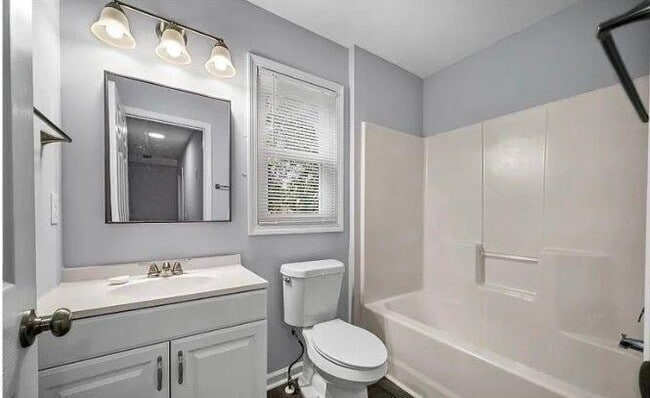 Building Photo - 558 Manning Rd SW