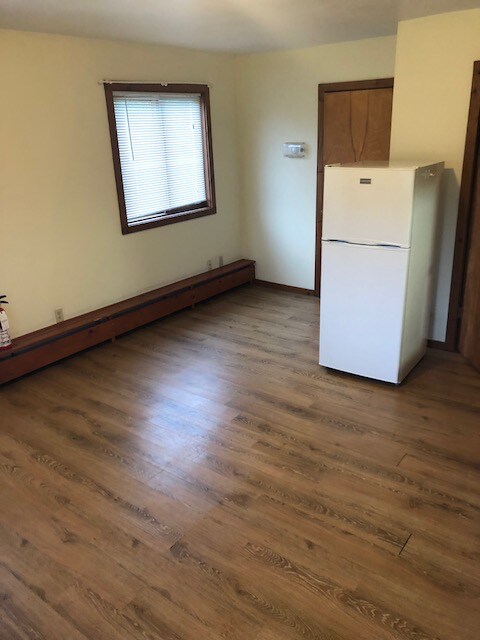 Building Photo - 1895 E Shore Dr