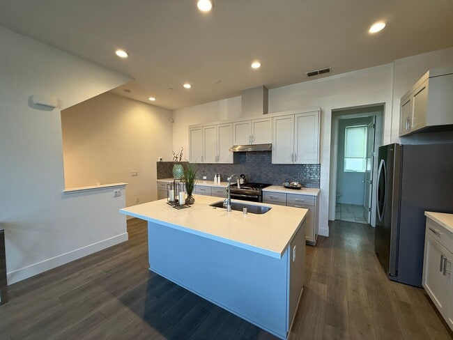 Building Photo - Newer Central Dublin Townhome with 2-Car Garage and Private Rooftop Deck
