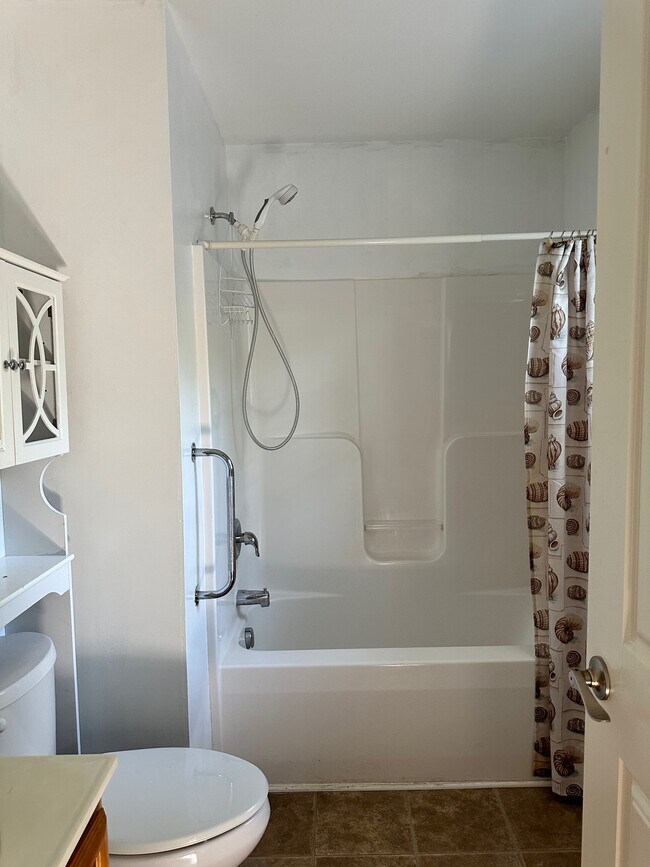 Building Photo - 702 Garfield Ave