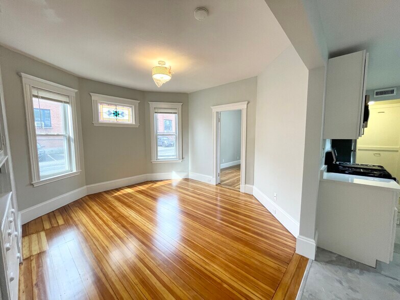 Building Photo - 5 Saint Margaret St