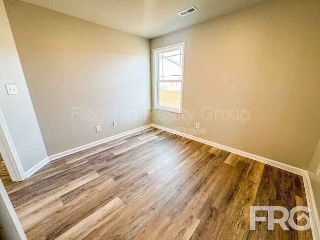 Building Photo - 102 Michael Thomas Pl