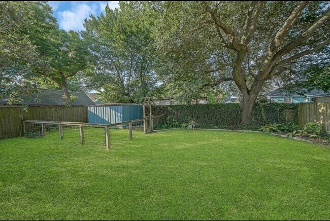 Building Photo - 7310 Moss Rose St