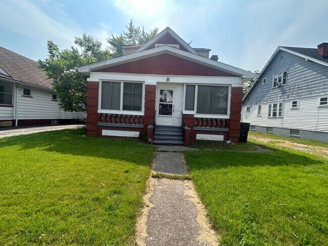 Building Photo - Charming 3-Bedroom Property in Prime Location