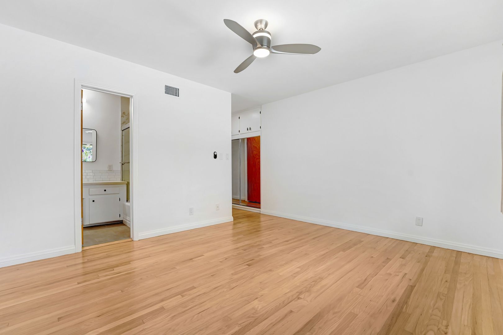 Building Photo - 555 Amalfi Dr