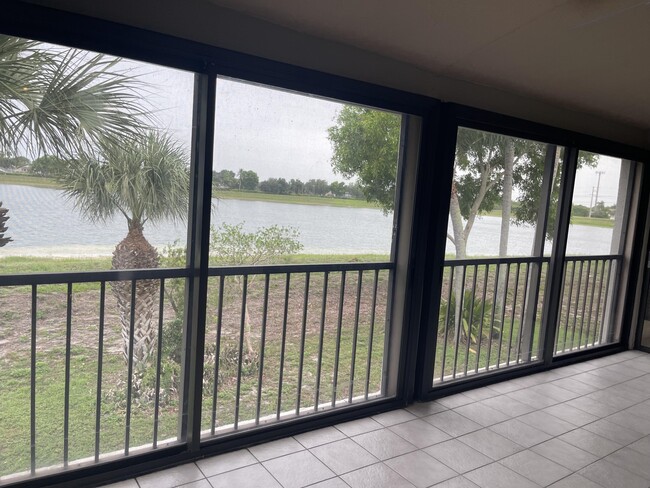 Building Photo - 10910 Lakemore Ln