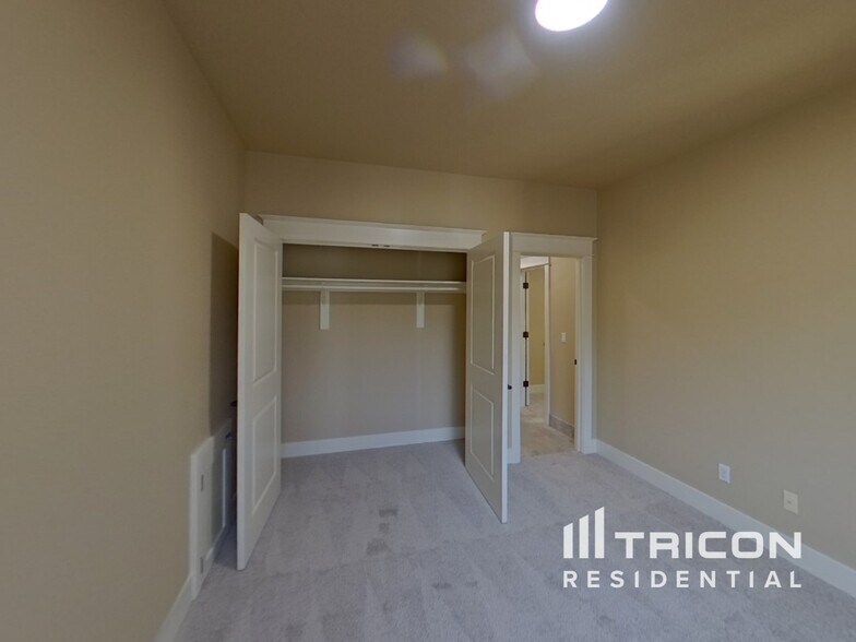 Building Photo - 11593 SE Waterleaf Dr