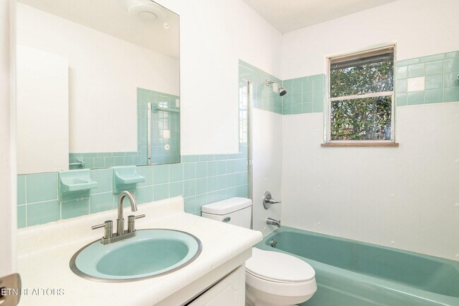 Building Photo - Maryville 37803 - 3 bedroom, 2 bath - call...