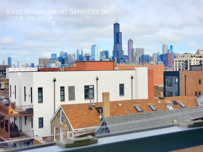 Building Photo - 1112 W 18th St