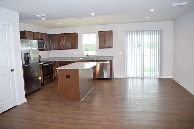 Building Photo - Modern 3-Bedroom Townhome in Desirable Bear Park