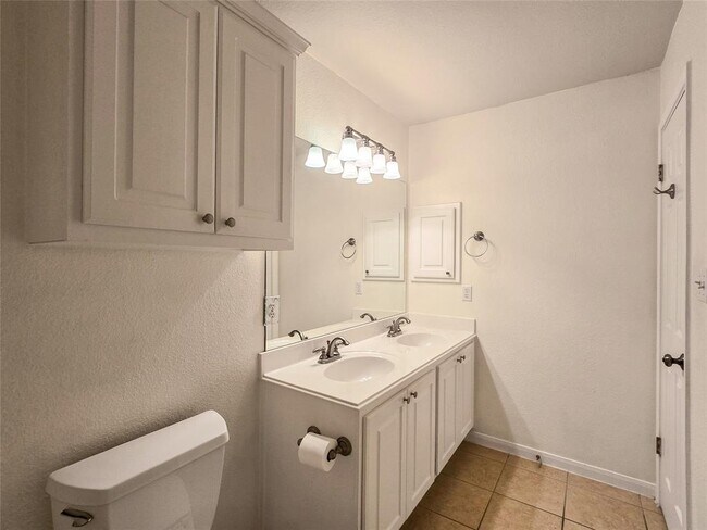 Building Photo - 15628 Fisher Island Dr
