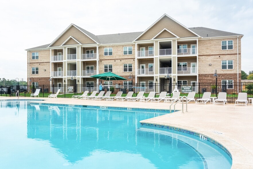 Building Photo - Midway at Archdale