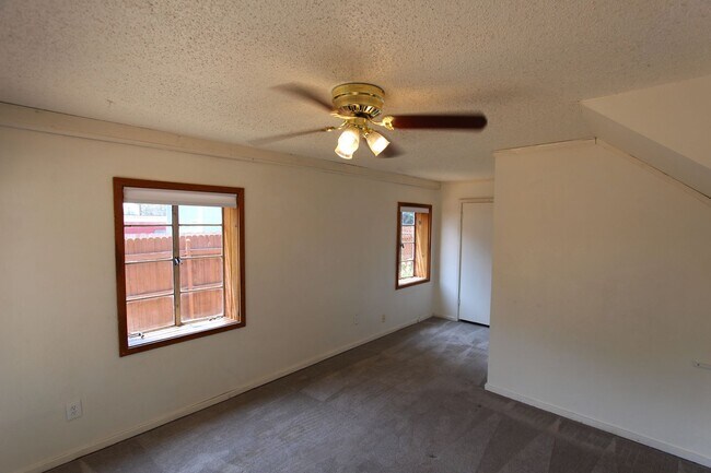 Building Photo - Charming 2 Bedroom Home in Lower Greenlaw | Large Fenced Yard