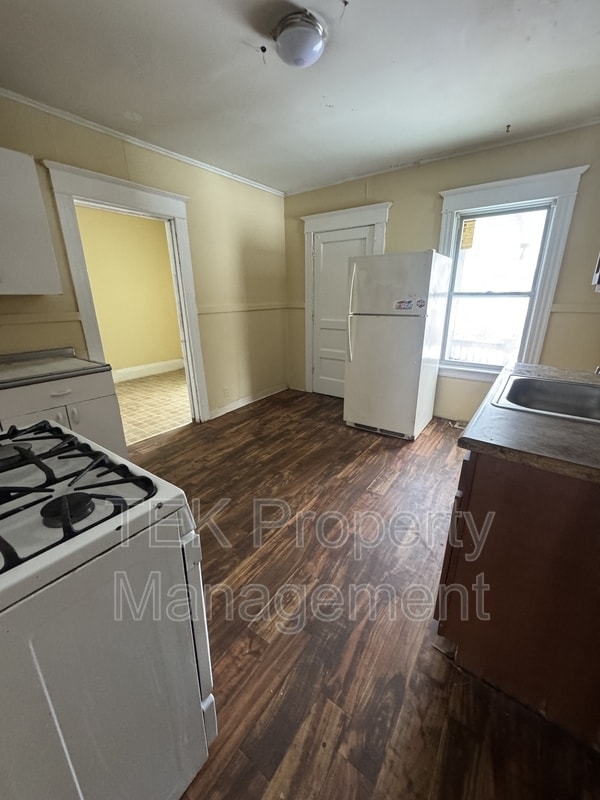 Building Photo - 100-102 Weyl Street