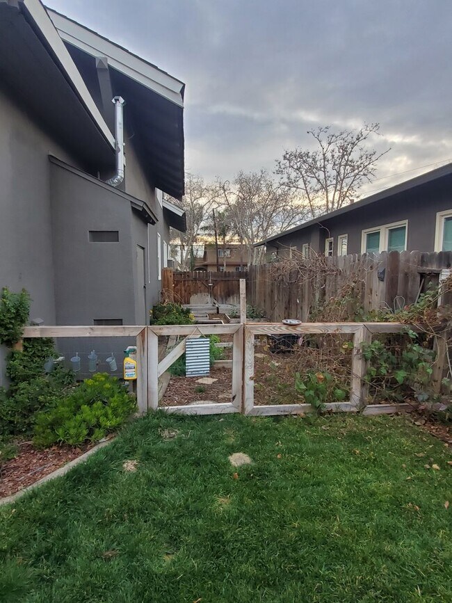 Building Photo - For Rent – Spacious 4 Bedroom Victorian Home | 2,528 Sq Ft