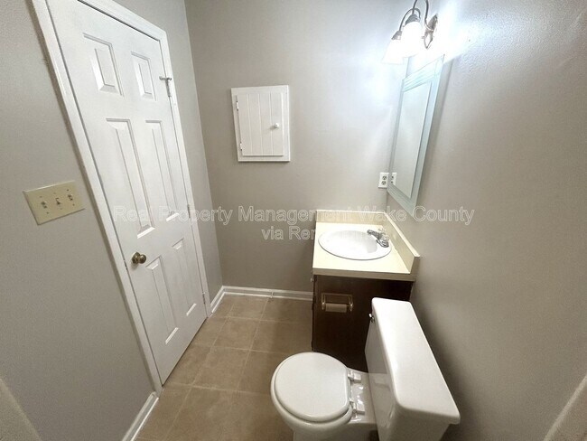 Building Photo - 1410 Kent Rd