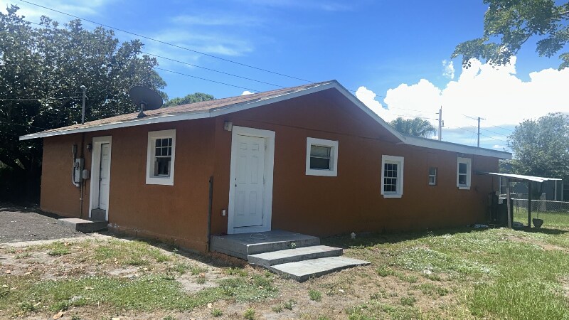 Building Photo - 3004 Ave Q