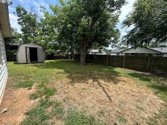 Building Photo - Modern living meets exceptional comfort