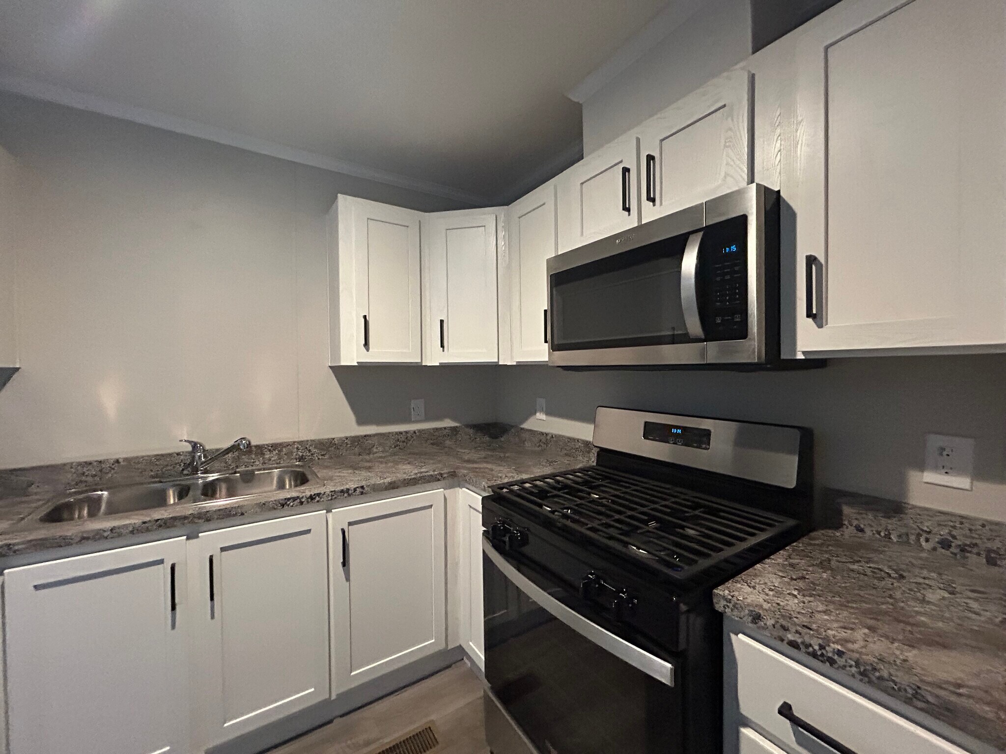 Building Photo - 11424 Oakgrove Dr