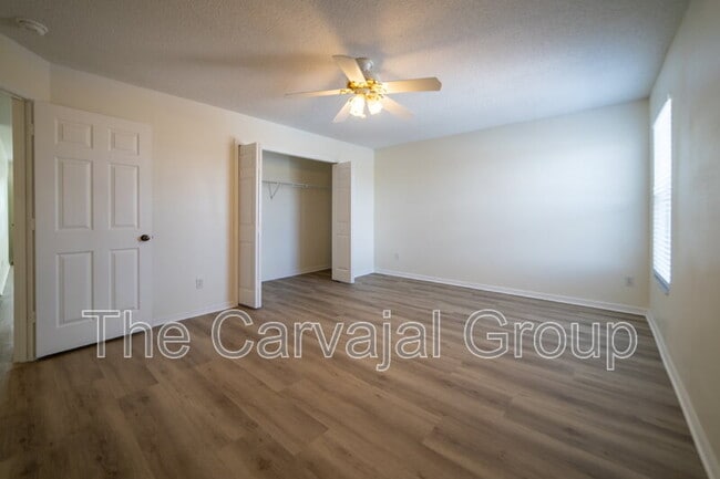 Building Photo - 1215 Kempton Chase Pkwy