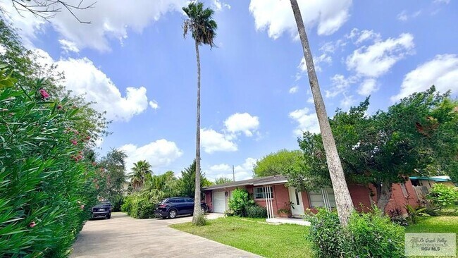 Building Photo - 1111 Rosemond Ct