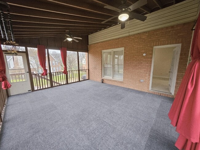 Building Photo - 208 E Bend Ct