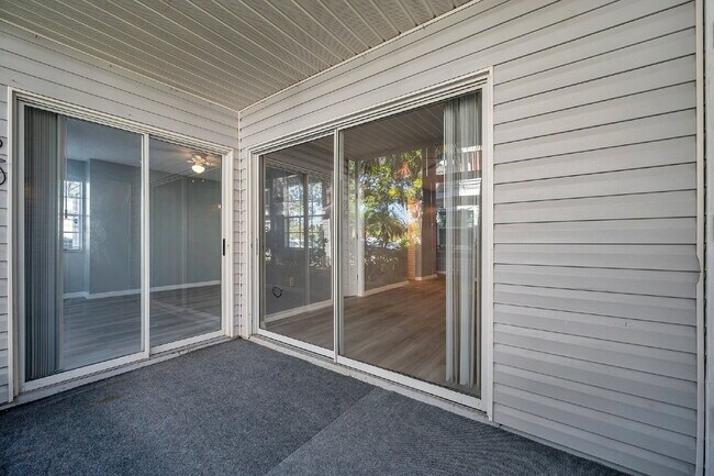 Building Photo - Charming Condo in Stonesthrow – Modern Com...