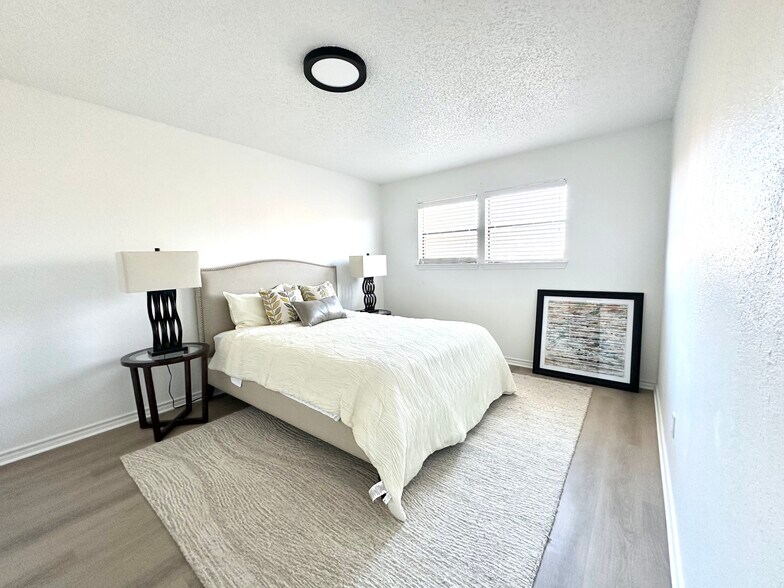 Building Photo - 2623 Gwendolyn Ln