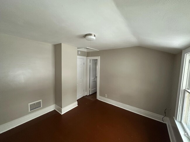 Building Photo - 3 Bedroom | 1 Bathroom | $1,700