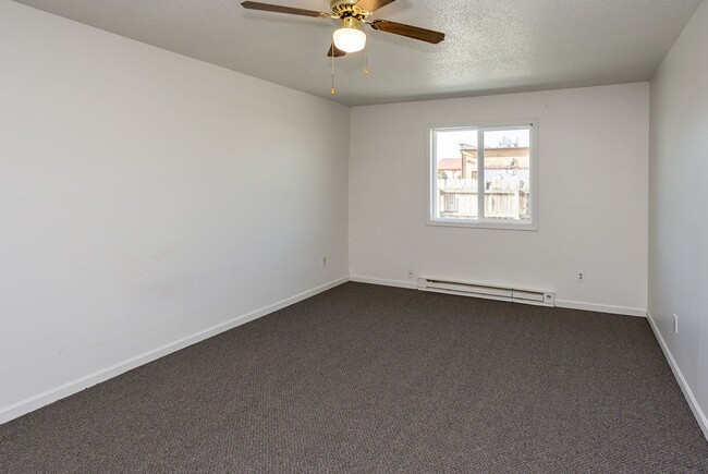 Building Photo - 1676 S 15th Ave W